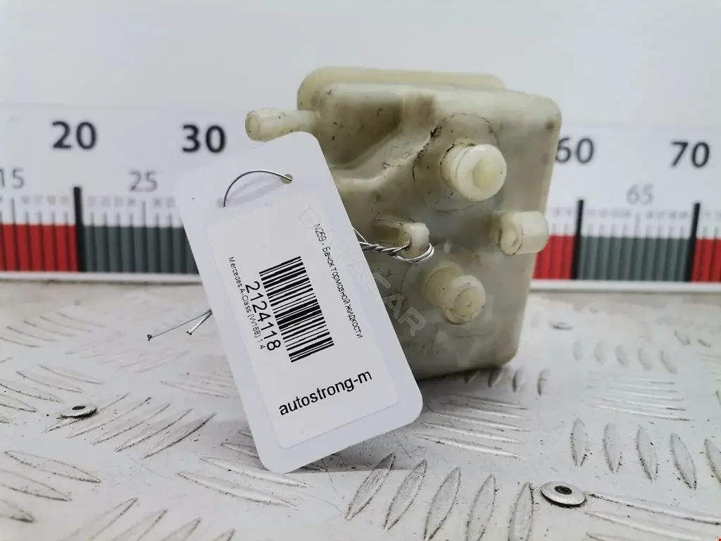 Бачок тормозной жидкости A1684300302