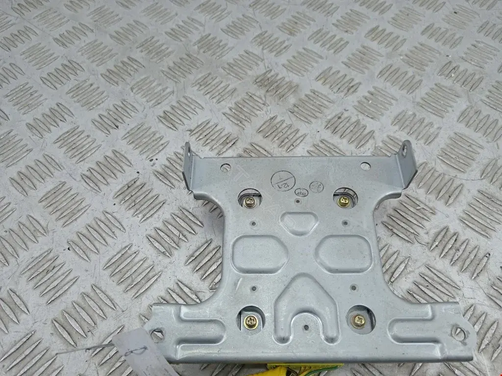 Блок управления подушками безопасности MR268157