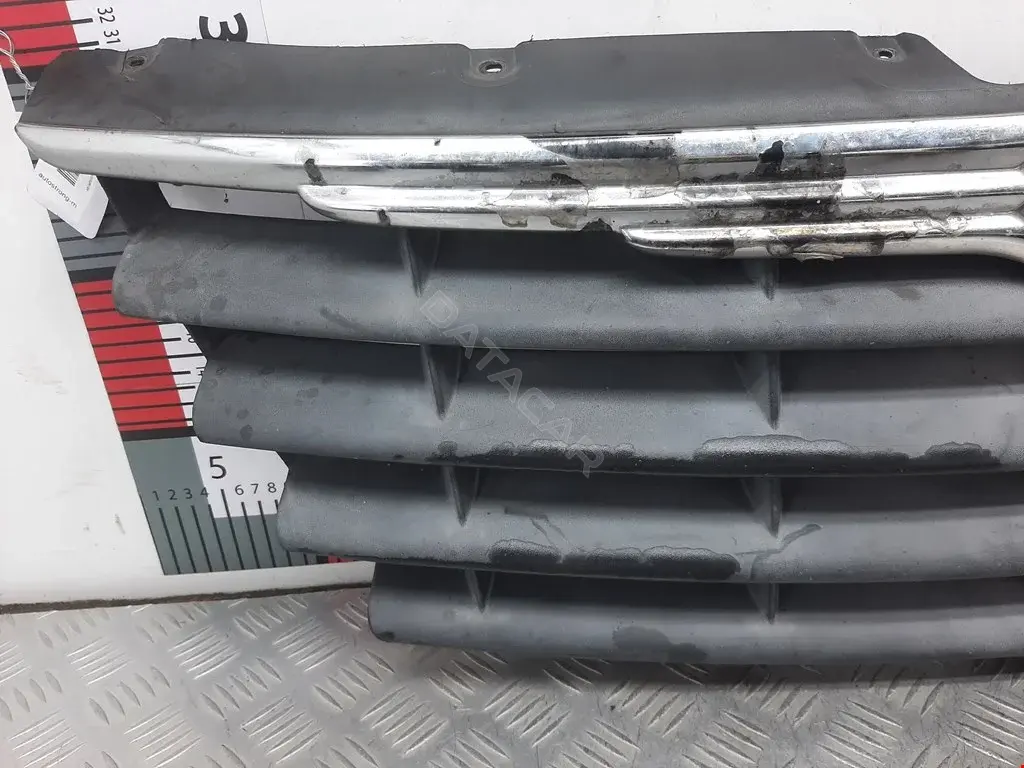 Решетка радиатора 04857960AA, 68031754AA