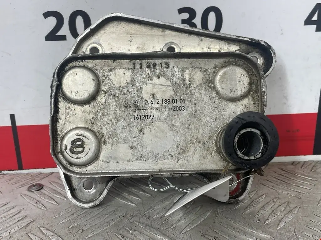 Масляный радиатор двигателя A6111880301, A6121880101, RO1040