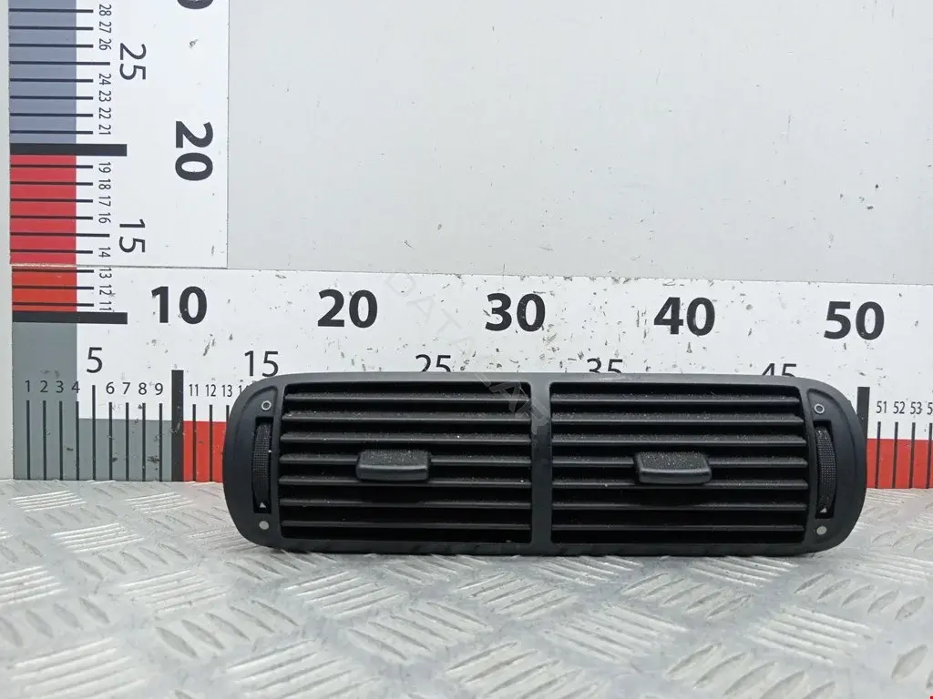 Дефлектор обдува салона 8L0820951