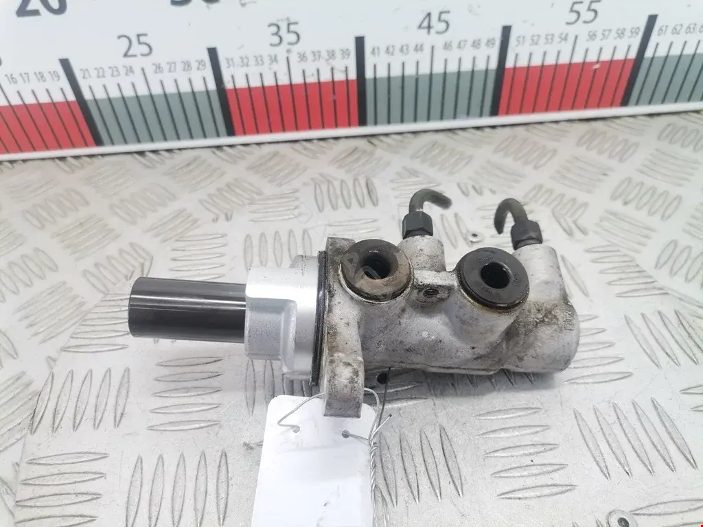 Главный тормозной цилиндр 585103Z900