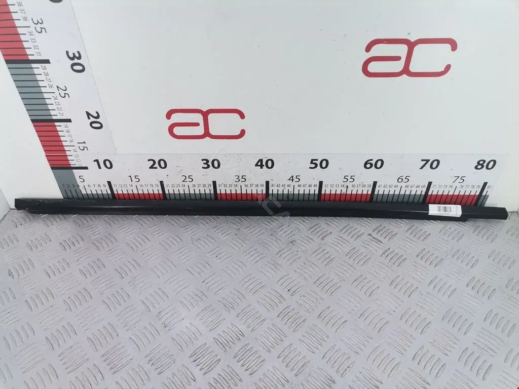 Молдинг двери MR349366