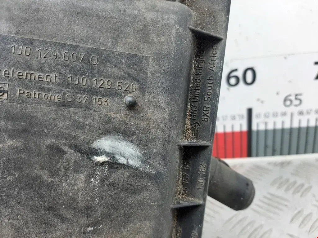 Корпус воздушного фильтра 1J0129607Q