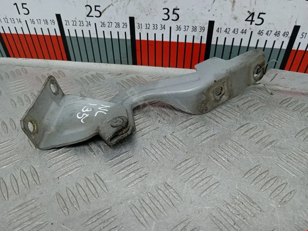 Петля капота MR959617