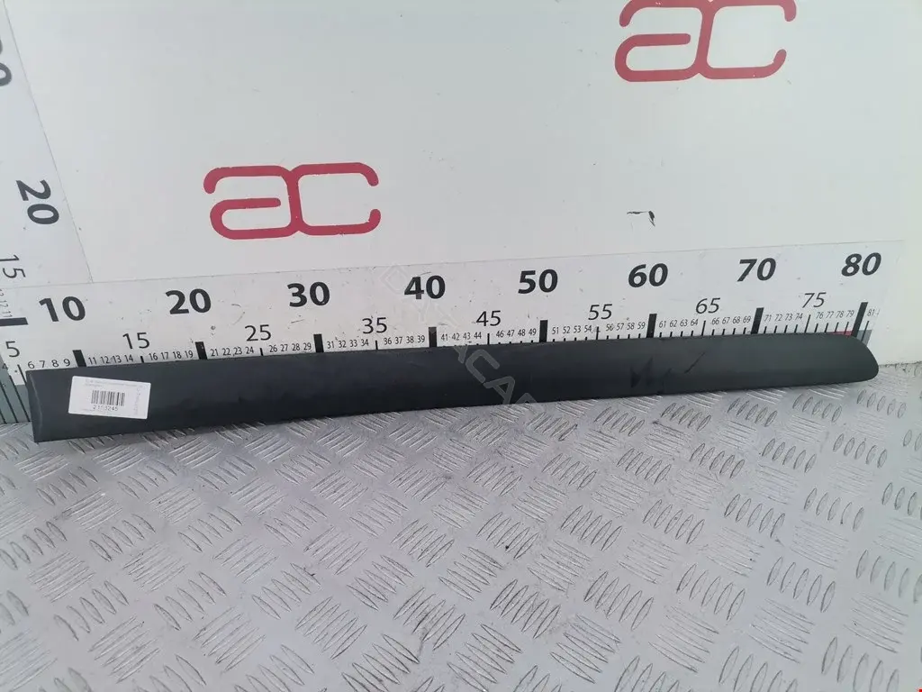 Молдинг двери 1T0853754