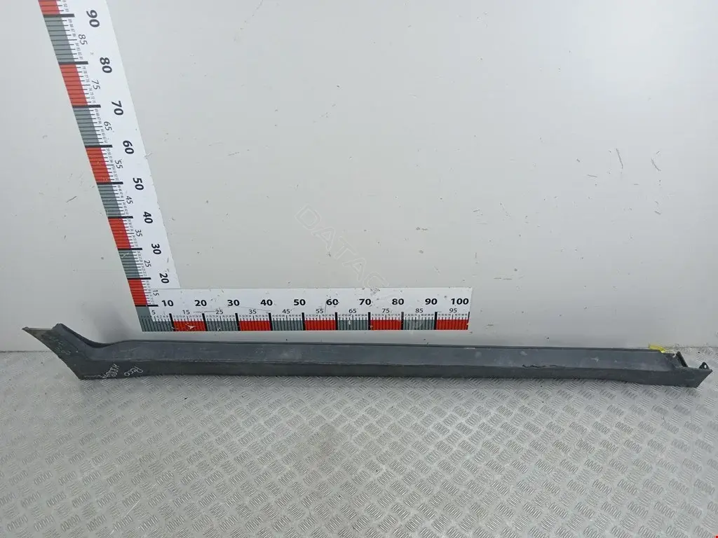 Накладка на порог 87754M0000