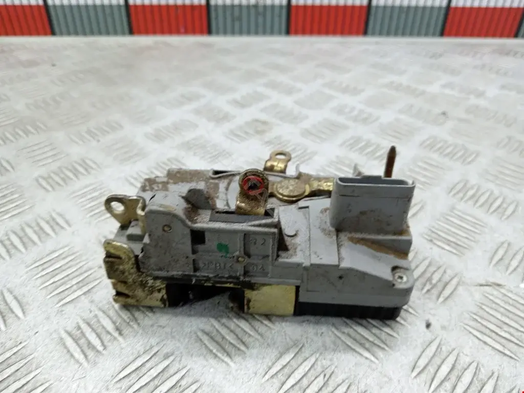 Замок двери 9136J7