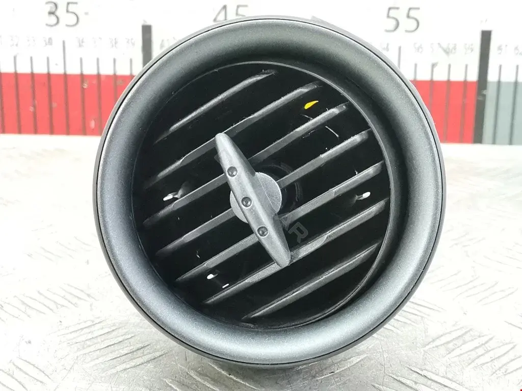 Дефлектор обдува салона 6L0819203D