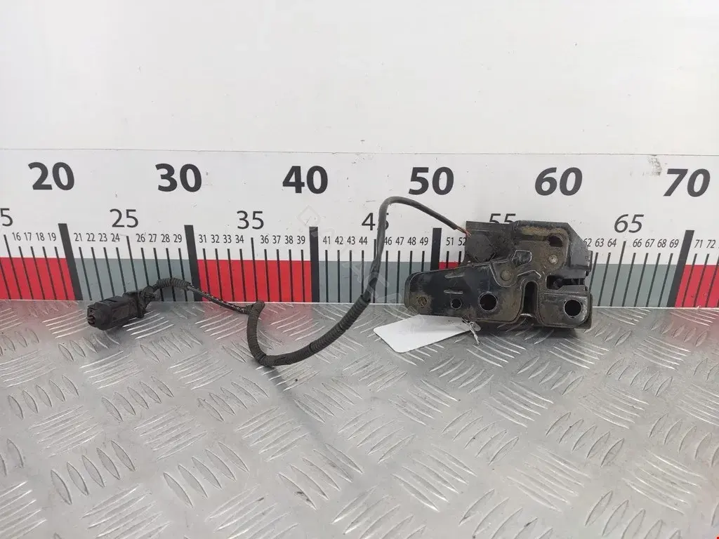 Замок капота 5P1823509D