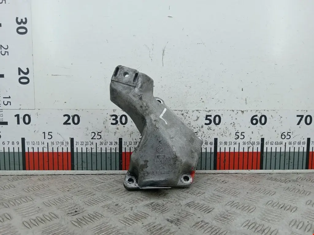 Кронштейн двигателя 8D0199307G