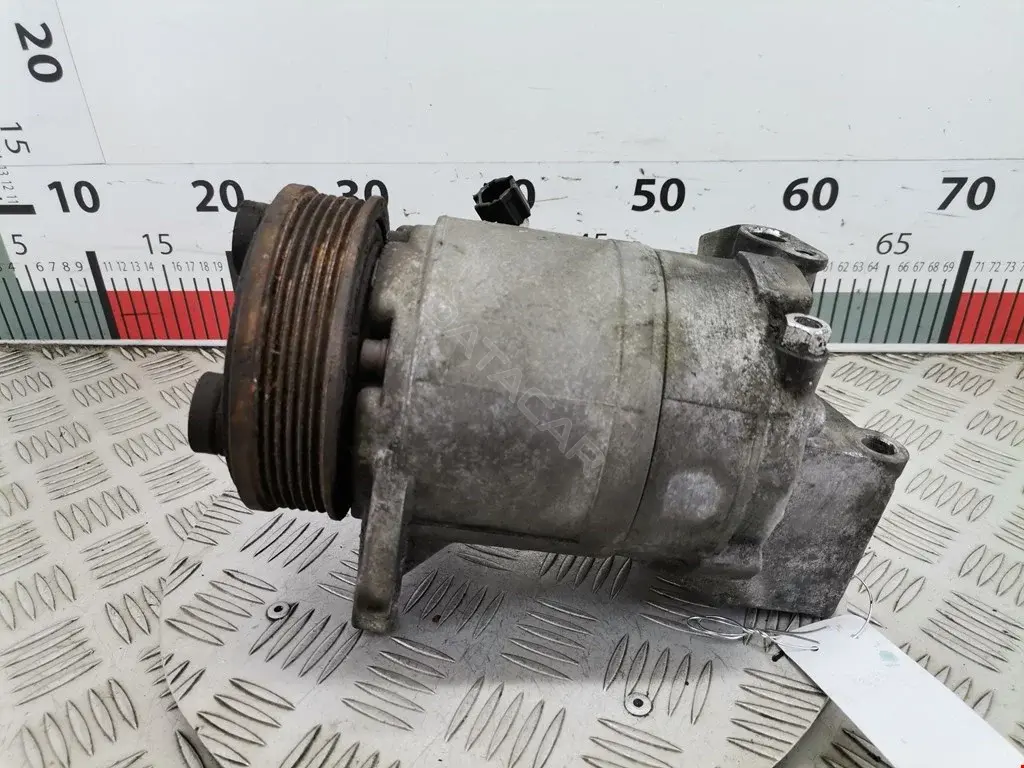 Компрессор кондиционера 92600CA010