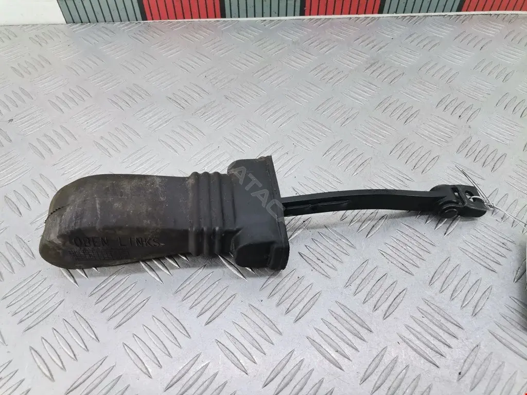 Ограничитель двери 8K0837267