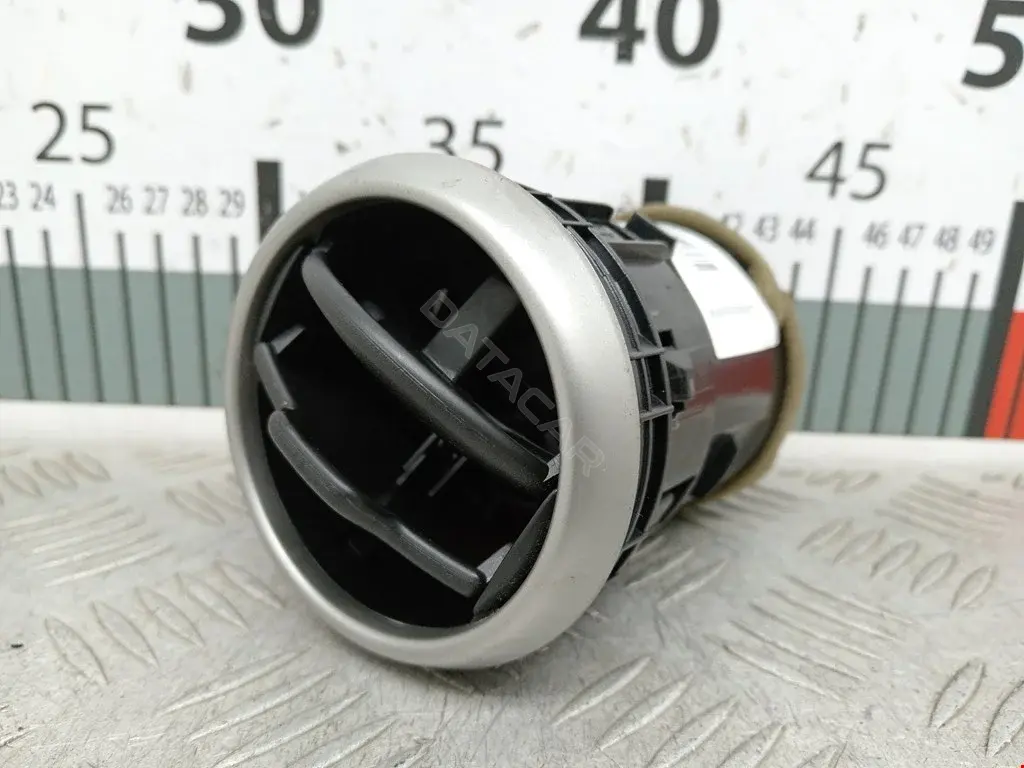 Дефлектор обдува салона 68760JD10A, P10670
