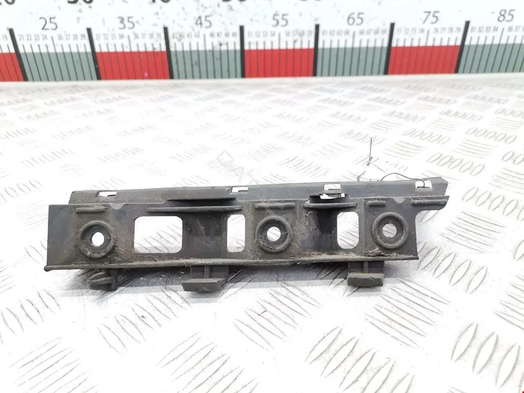 Кронштейн-направляющая бампера 00X10661, 100A10449, 115556