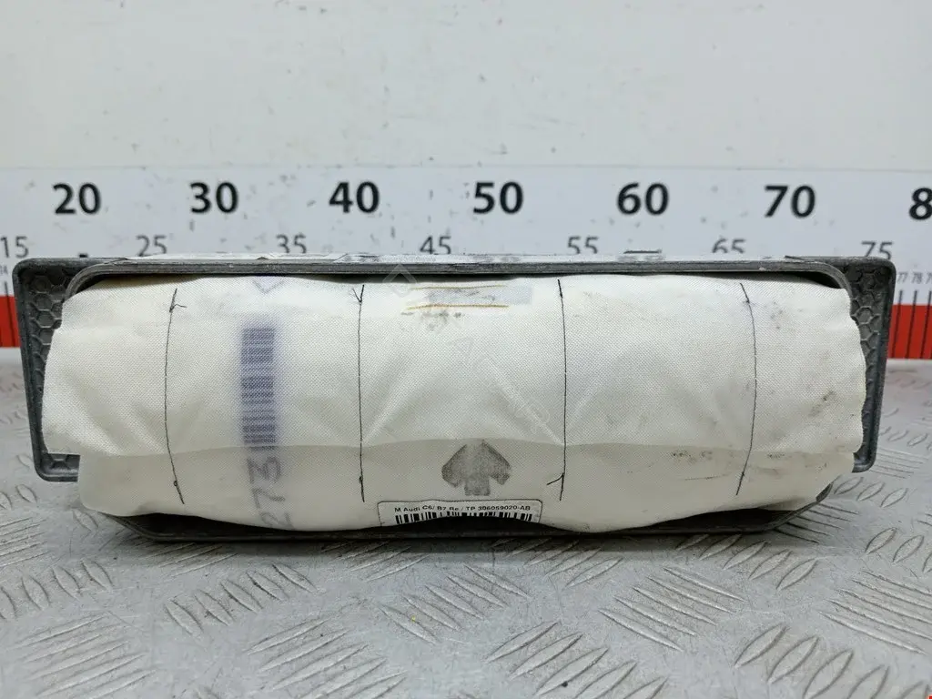 Подушка безопасности 4F2880204E