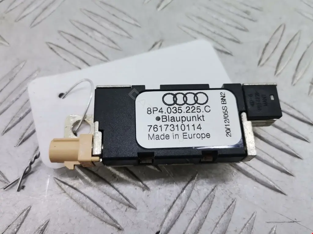 Усилитель антенны 8P4035225C