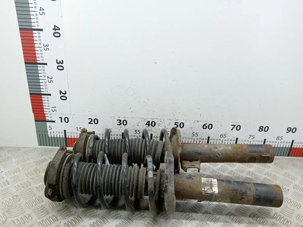 Стойка передняя 1K0413031BF, 1T0413031BP, 1T0413031GT