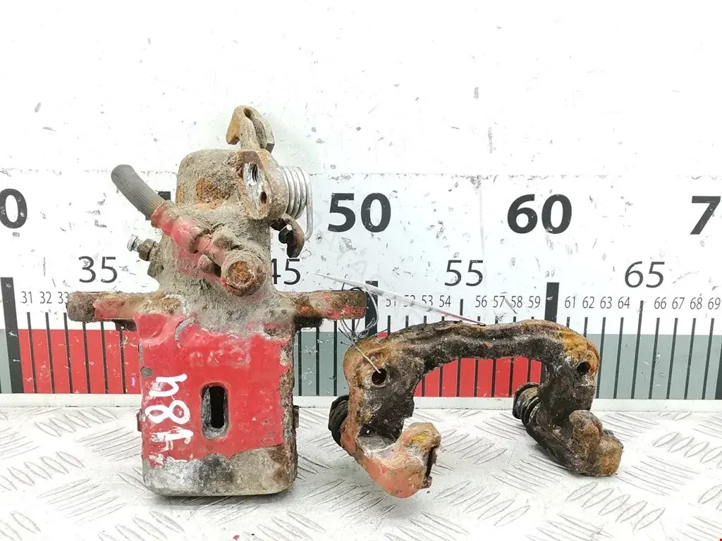Суппорт тормозной 582102D500, BA2637