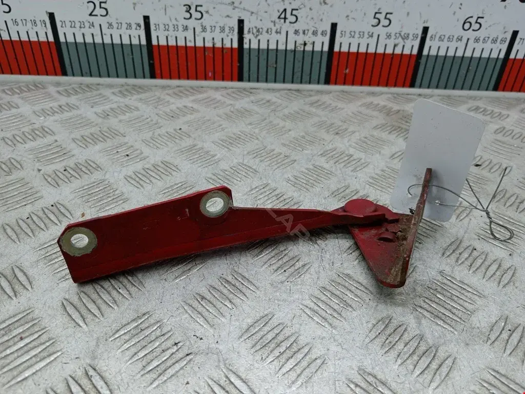 Петля капота M820291