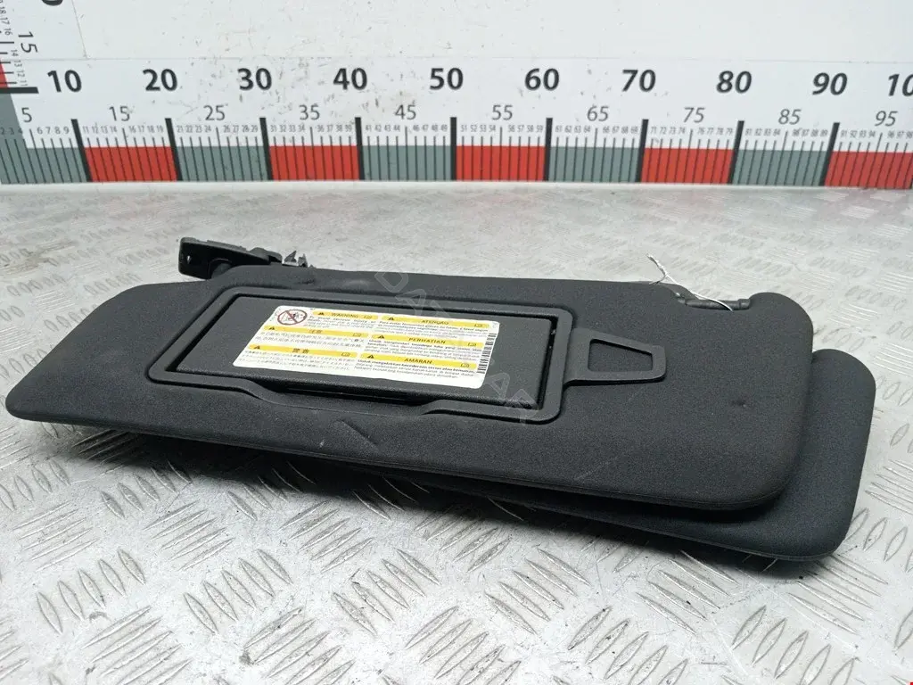 Козырек солнцезащитный A2048104510