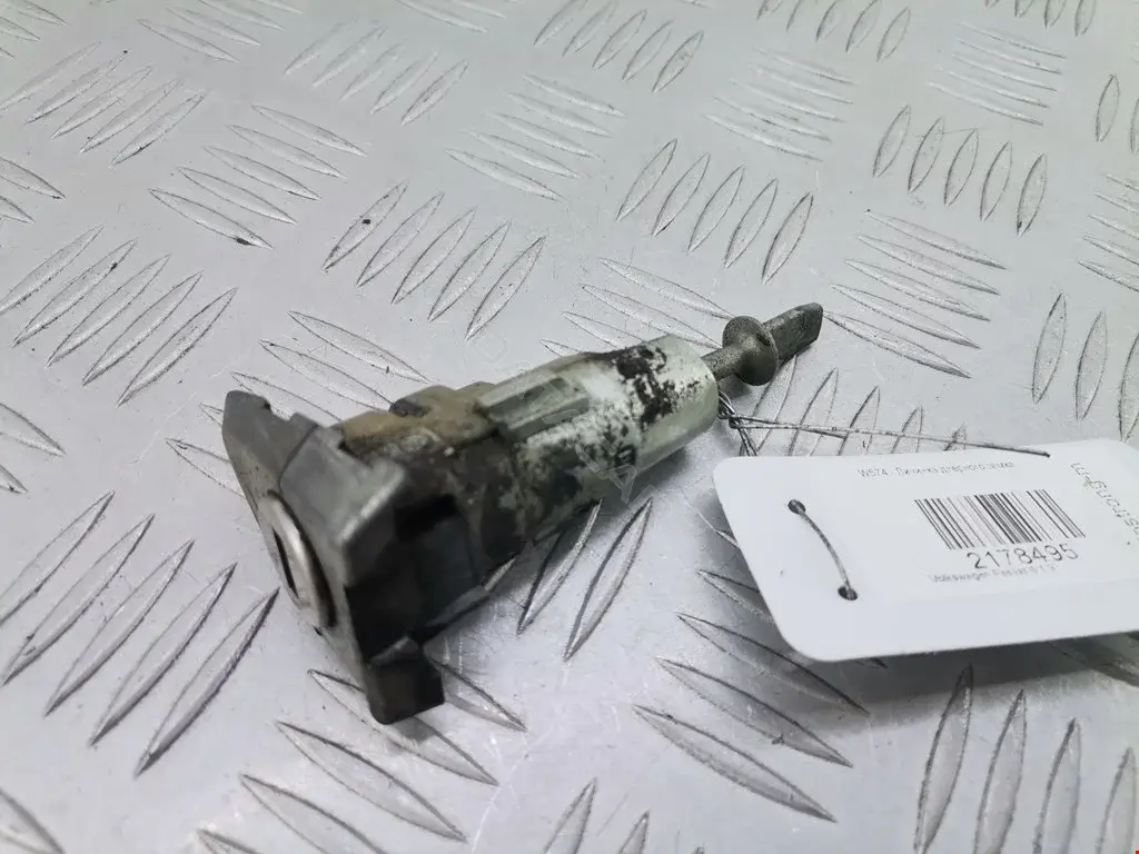 Личинка замка двери 107837168MG