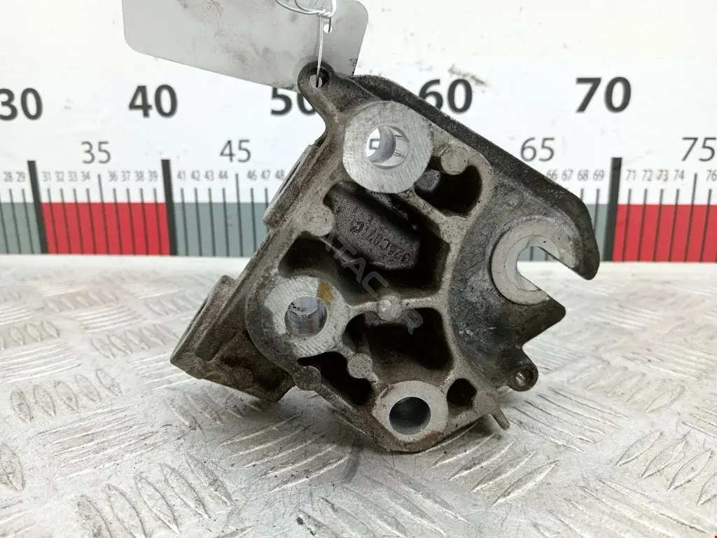 Кронштейн двигателя 1367040, 2112CBV20DRHMT, 6M516030BA