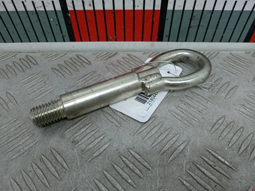 Крюк буксировочный 2180447