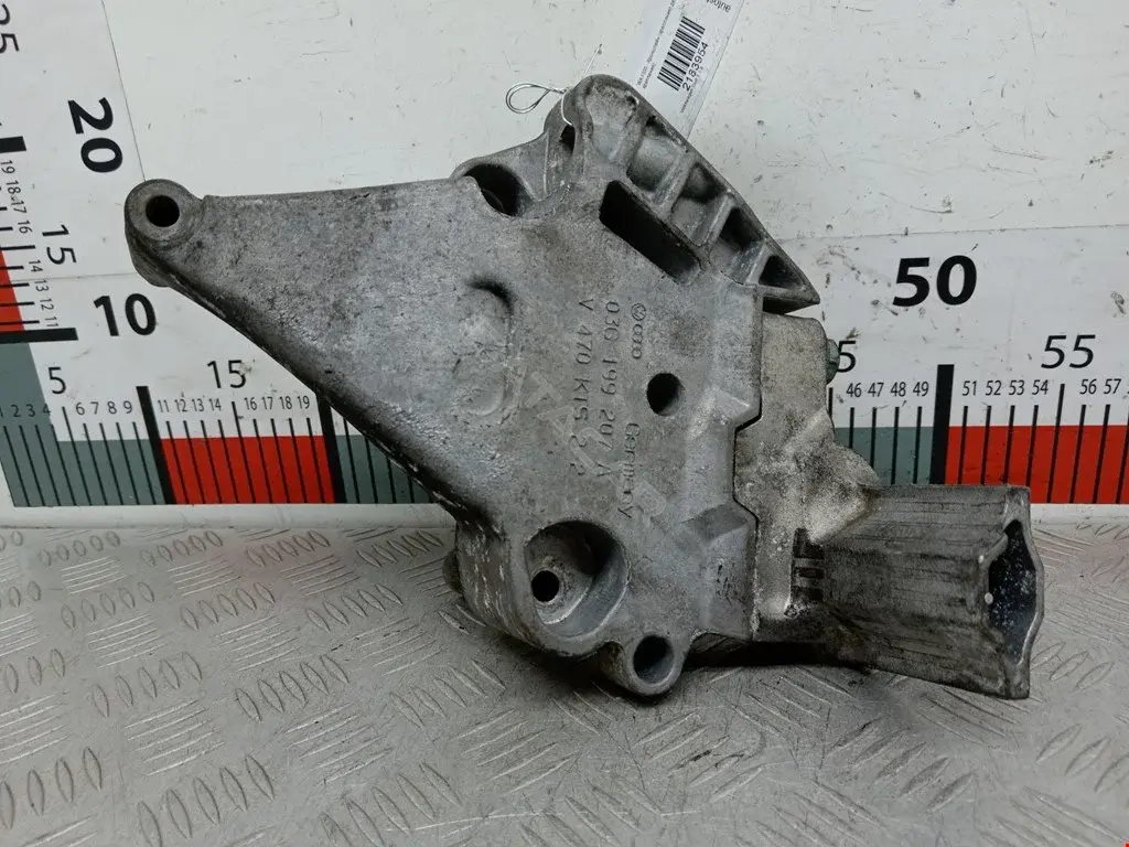 Кронштейн двигателя 03G199207A