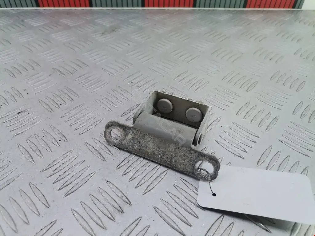 Петля крышки багажника 797102S000