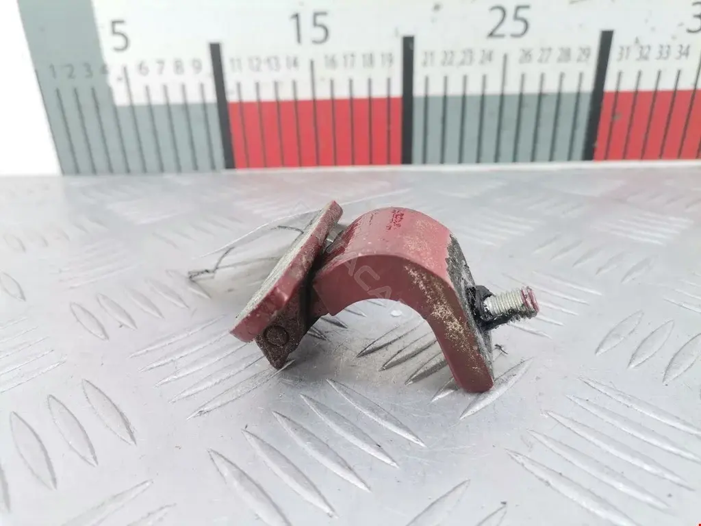 Петля крышки багажника 1J9827301