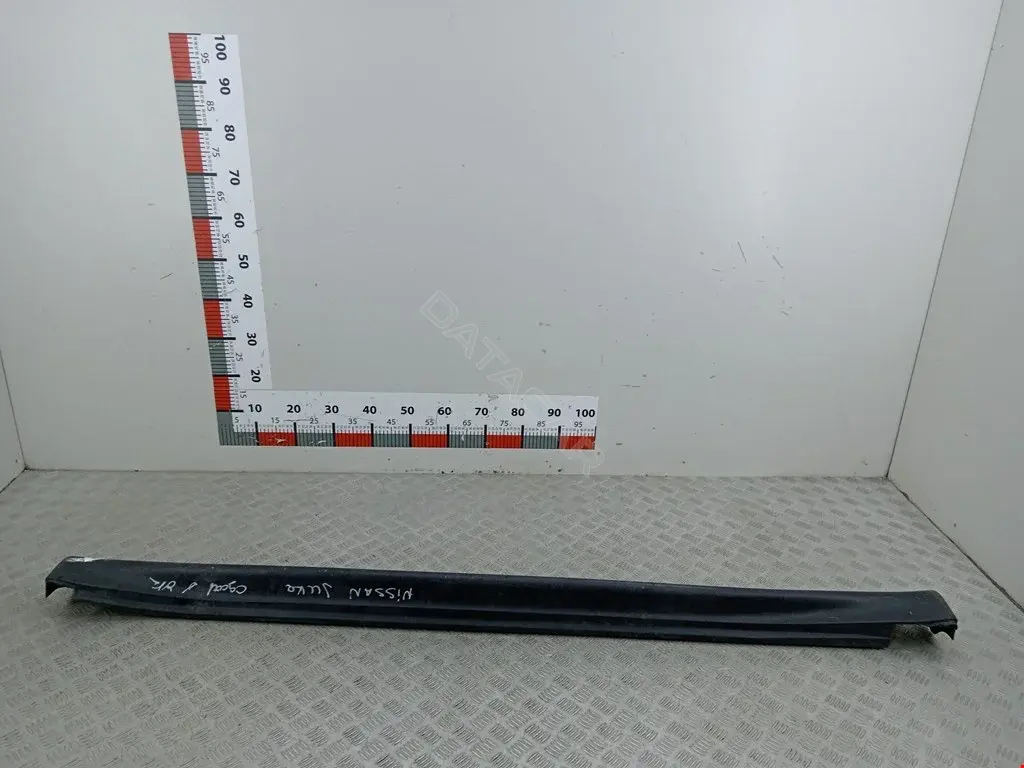 Накладка на порог 768511KA6A
