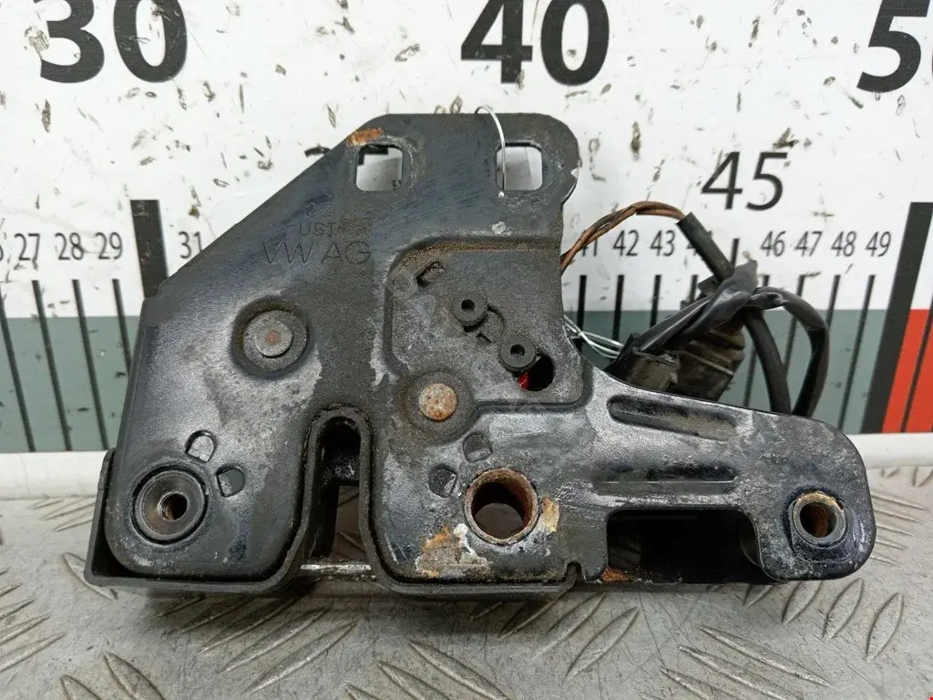 Замок капота 4F0823480B