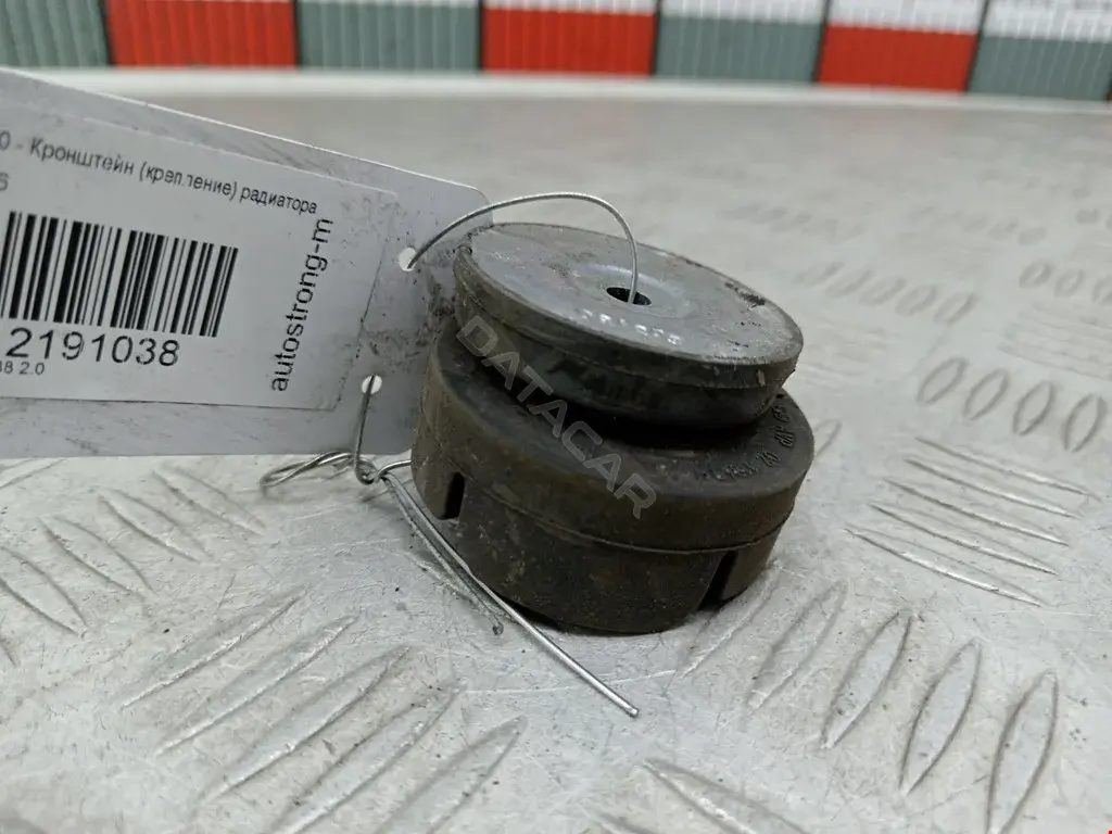 Кронштейн радиатора 8K0121276A