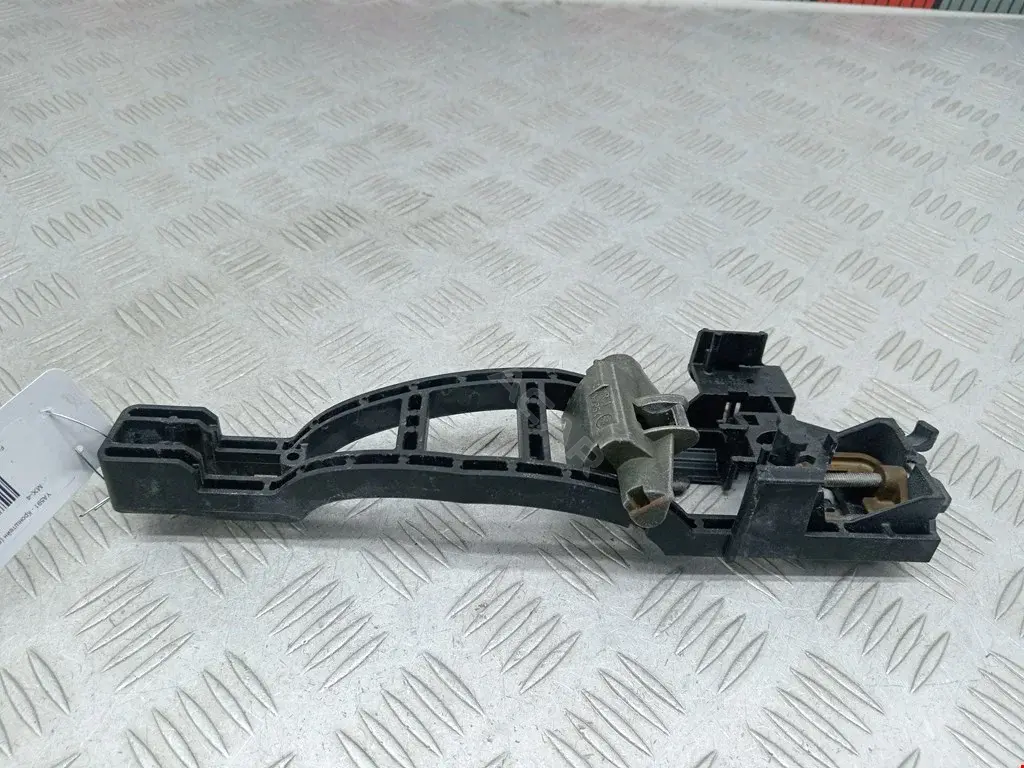 Кронштейн ручки двери 3M51R224A36AD