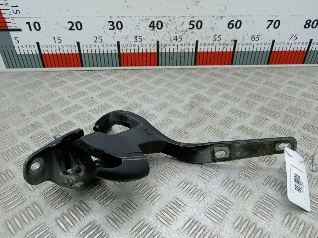 Петля крышки багажника A2117400237