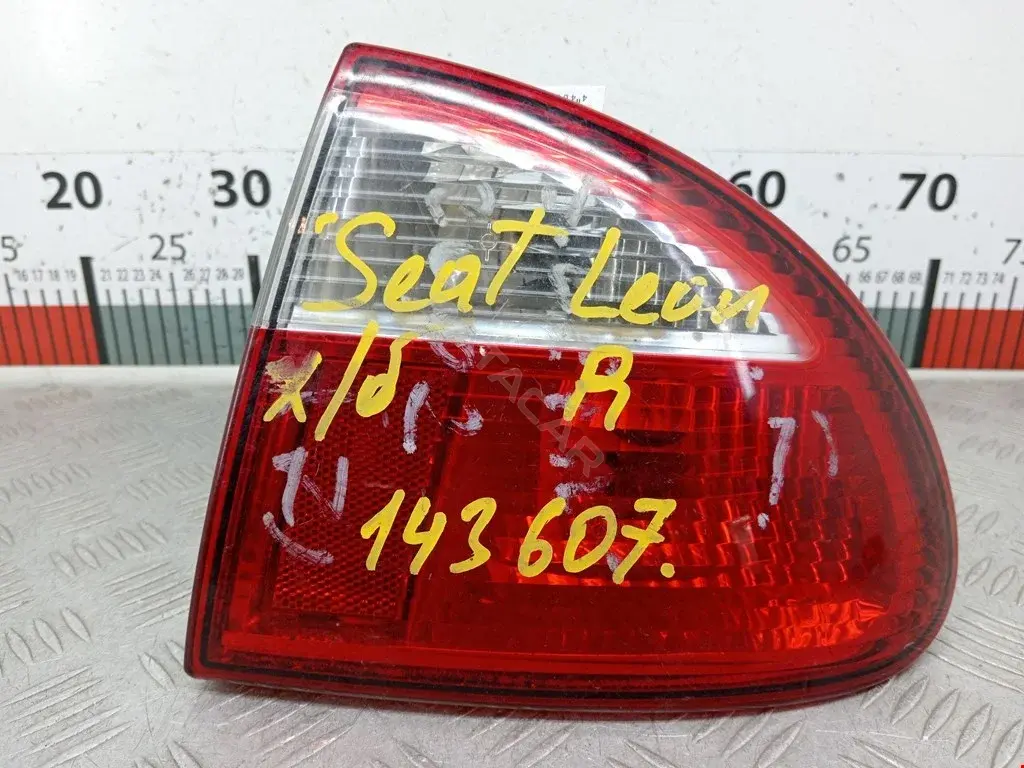 Задние фонари 1M6945096A