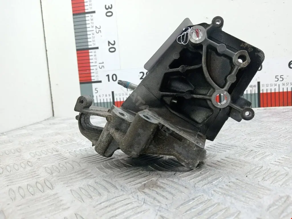 Кронштейн двигателя 1461299, 6F001A1A