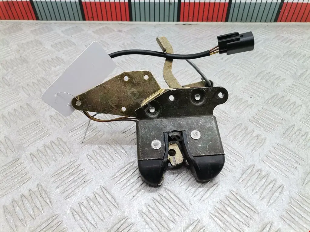 Замок крышки багажника 95GBA43102AA
