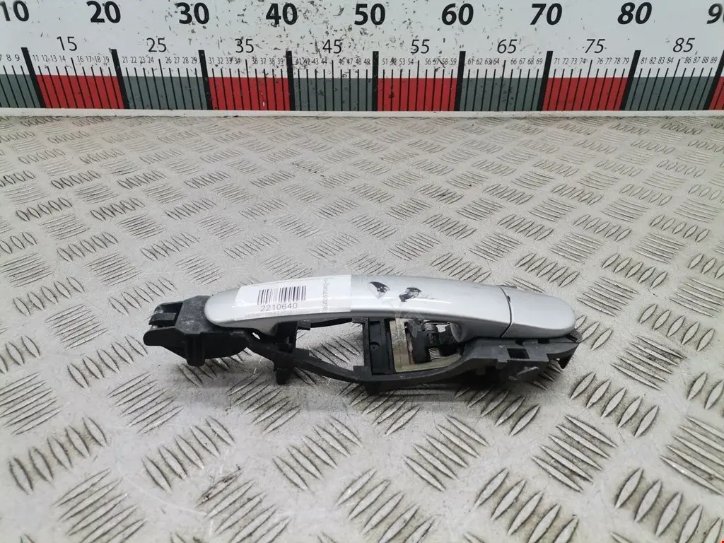 Ручка двери 3B0837886E