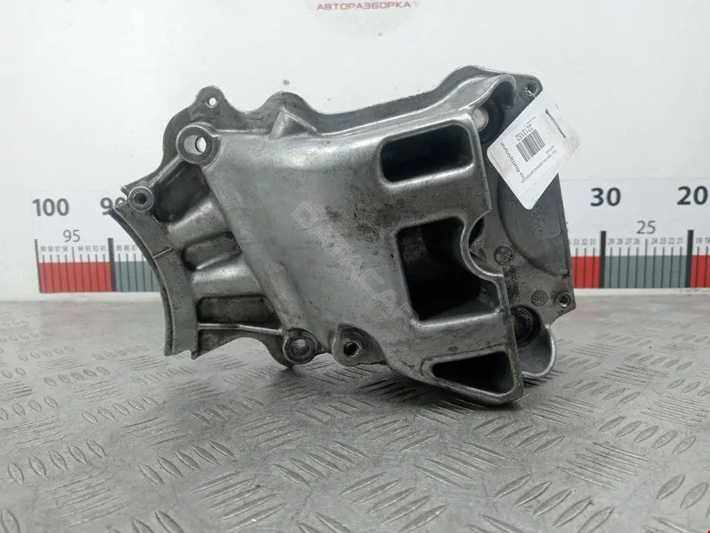 Кронштейн двигателя 32203010