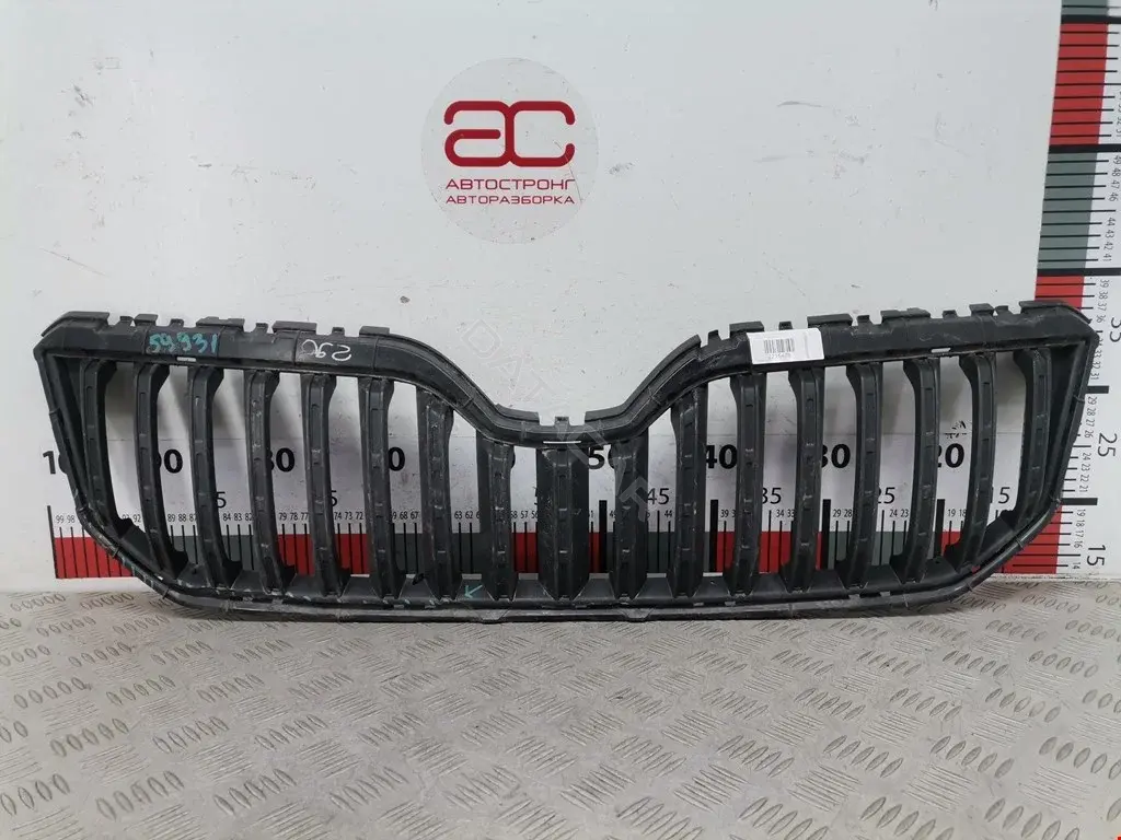 Решетка радиатора 5L0853668A