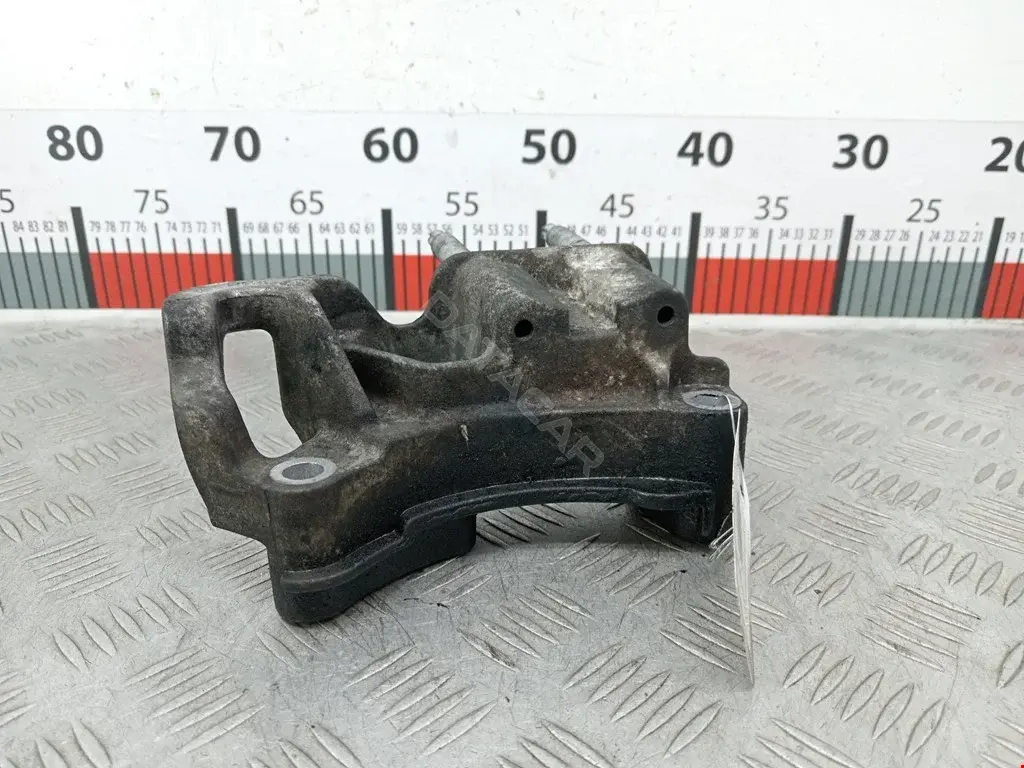 Кронштейн двигателя 2217319