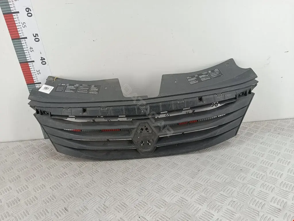 Решетка радиатора 8200752748