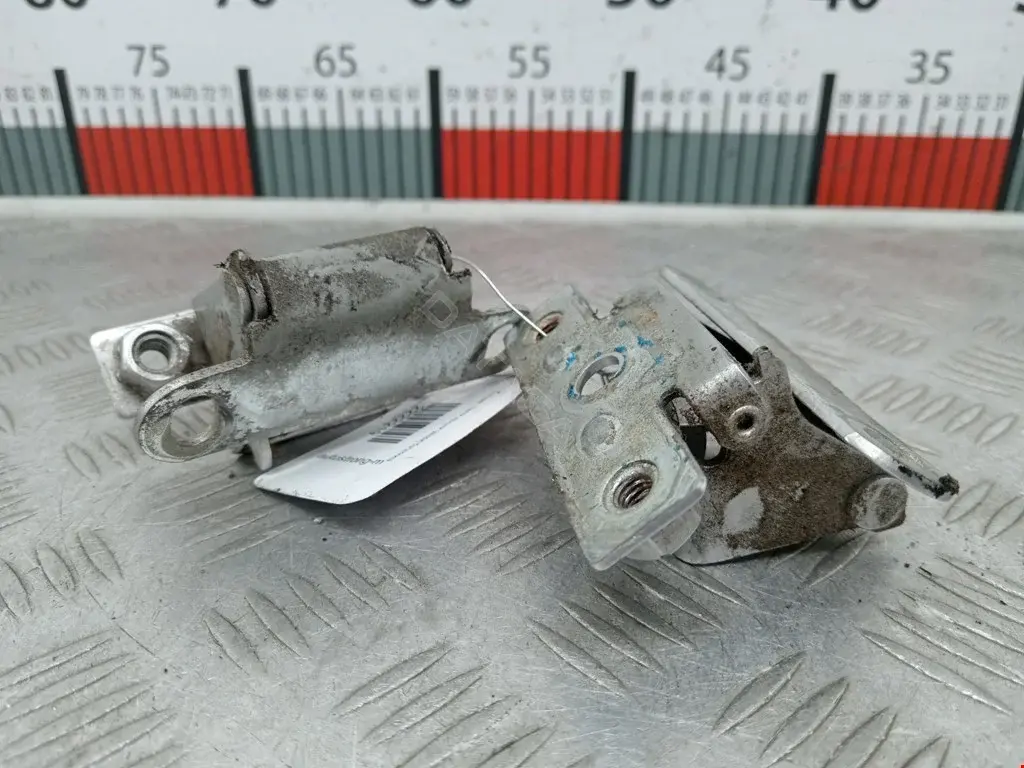Петля крышки багажника 4724744AD, 4724744ADA