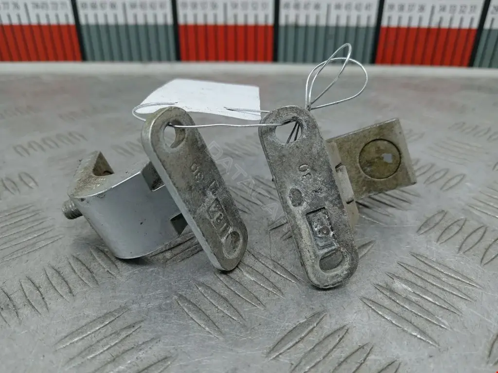 Петля крышки багажника 1J9827301