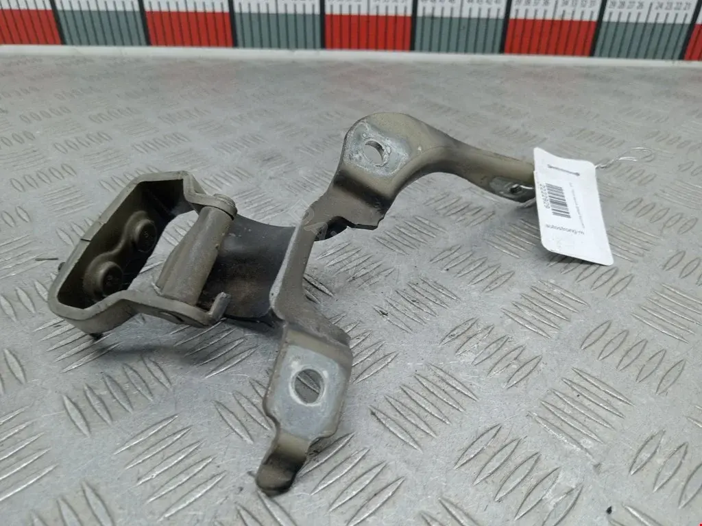 Петля крышки багажника 8E9827300E, 8E9827300G