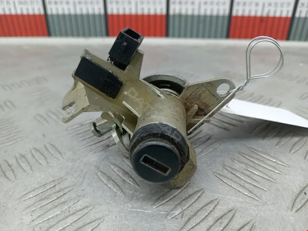 Личинка замка двери 107827573BC, 107827573BD, 107827573CD