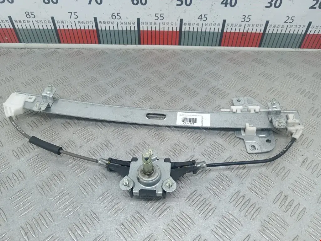 Стеклоподъемник 834021G000