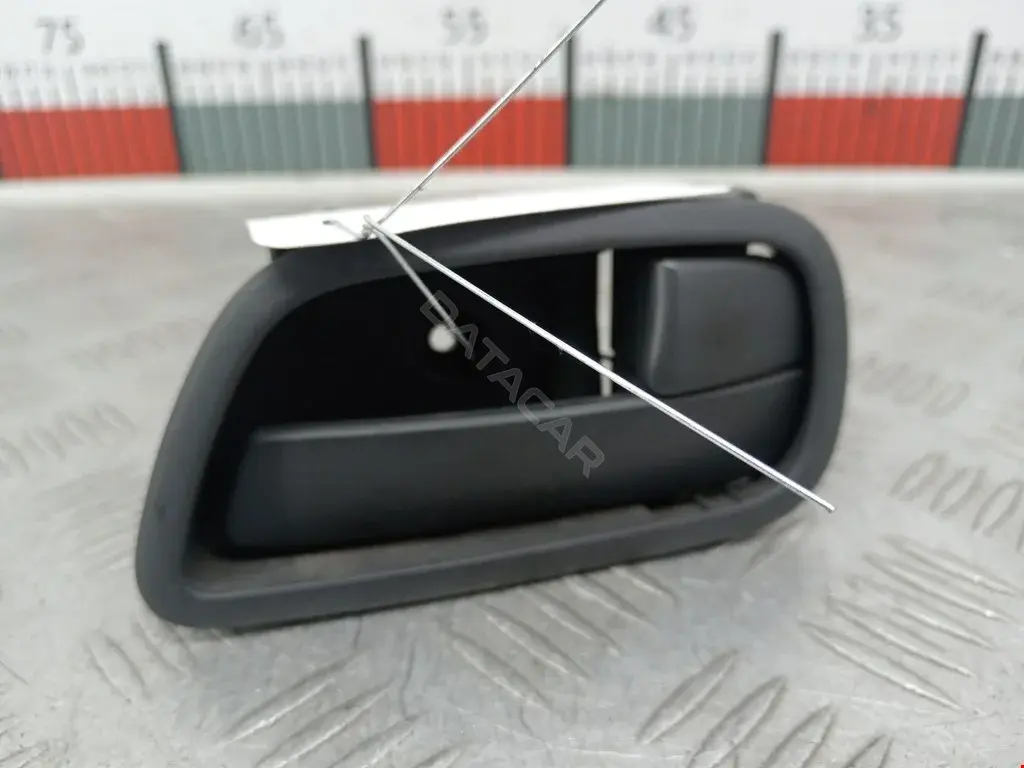 Ручка двери 826211G000